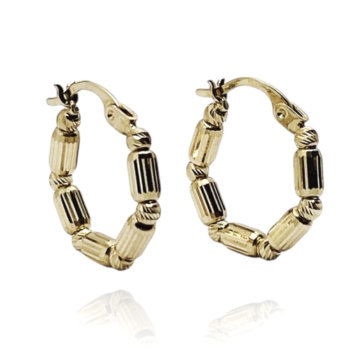 Złote kolczyki koła, próba 585. Kolczyki są diamentowane.